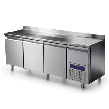 Tavolo refrigerato 3 porte GN 1/1 con alzatina e cassetto refrigerato su vano motore, -2 °/+8 °C
