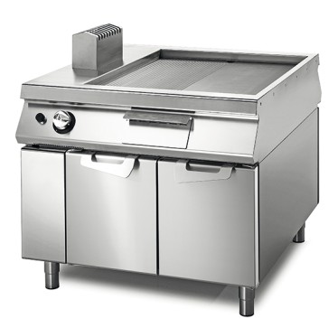 Fry-top gas cromato 2/3 liscia e 1/3 rigata su vano con porte, comandi 2 lati