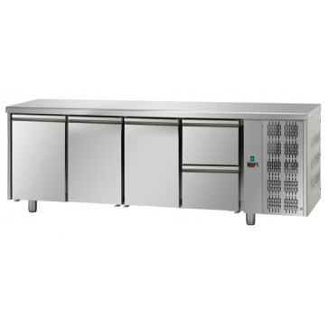 Tavolo refrigerato 4 porte GN 1/1 + 1x cassettiera GN 1/2 vicino vano motore, con alzatina-su ruote