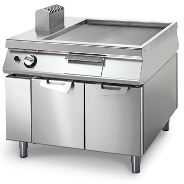 Fry-top gas liscio su vano con porte, comandi 2 lati