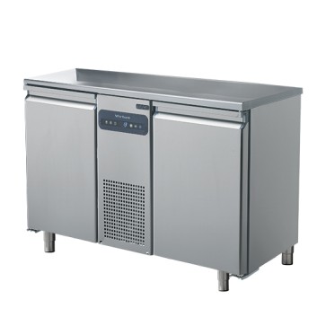 Tavolo refrigerato a 2 porte GN 1/1 con alzatina, -2°/+8°C
