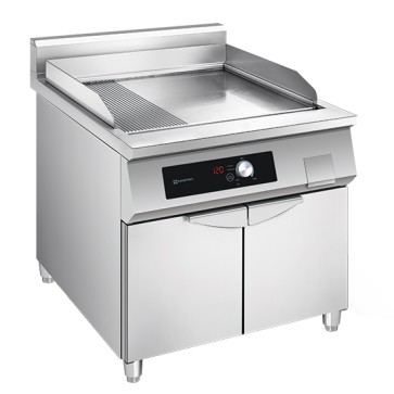 Fry-top ad induzione con piastra 1/3 rigata e 2/3 liscia su base con port